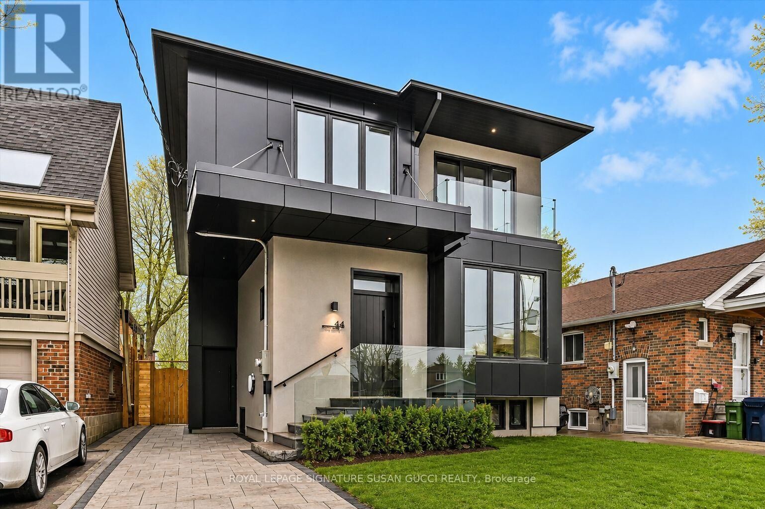Property Photo:  44 Doris Drive  ON M4B 3C9 