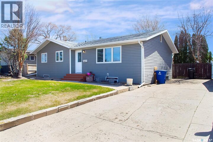 Property Photo:  3024 14th Street E  SK S7H 0B4 