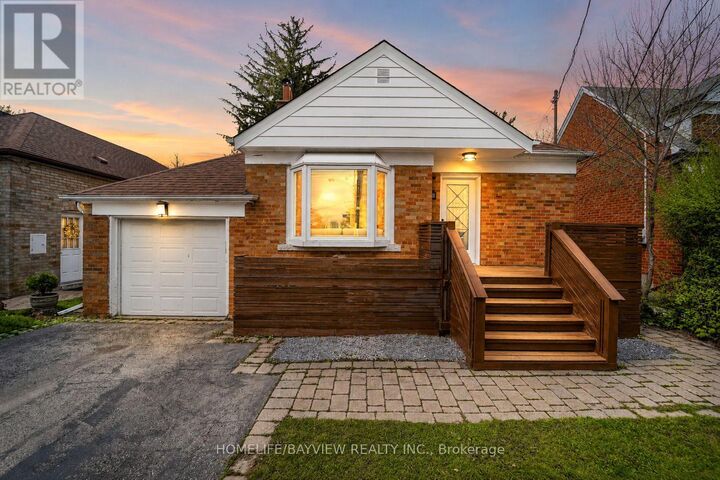 Property Photo:  14 Easton Road  ON M2N 2L3 