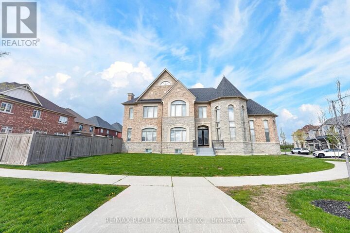 Property Photo:  28 Pendergast Court  ON L6P 4G7 