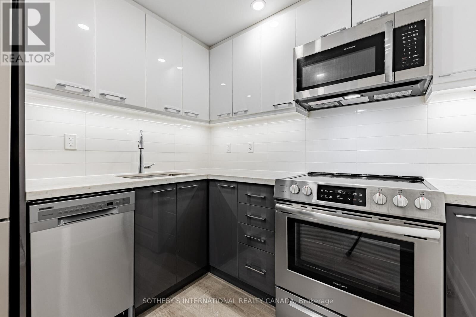 Property Photo:  191 Sherbourne Street 1002  ON M5A 3X1 