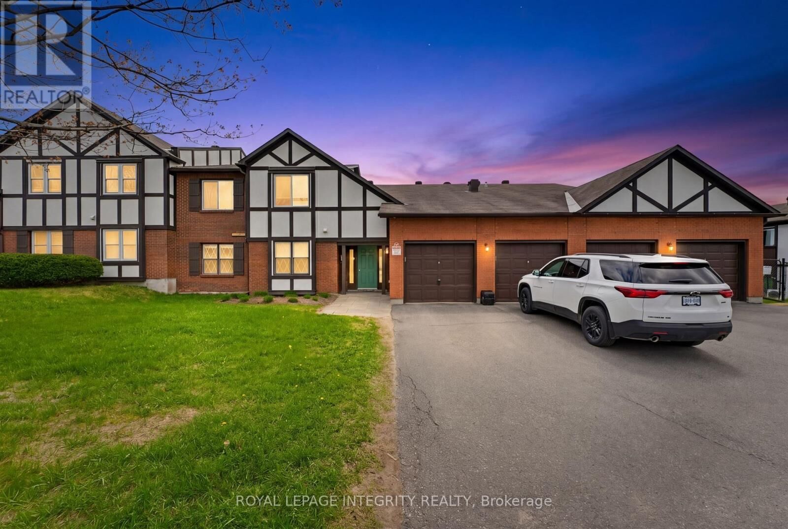 Property Photo: 35A Stonehaven Drive ON K2M 1E3