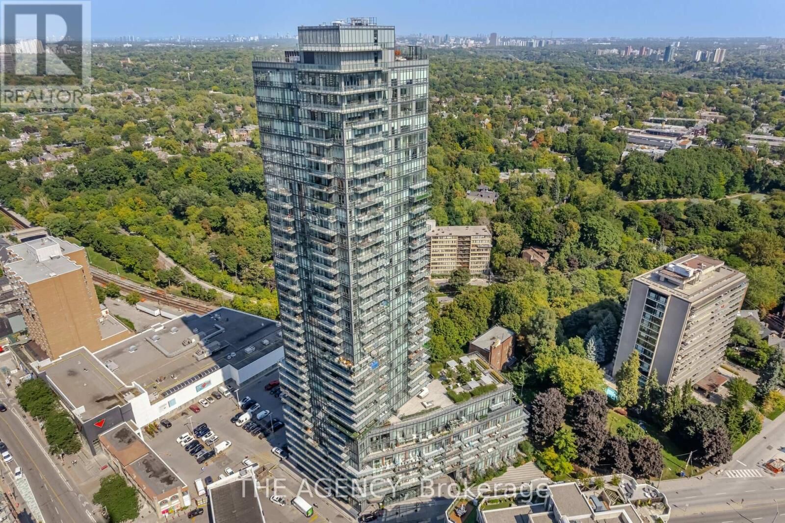 Property Photo:  825 Church Street 105  ON M4W 3Z4 