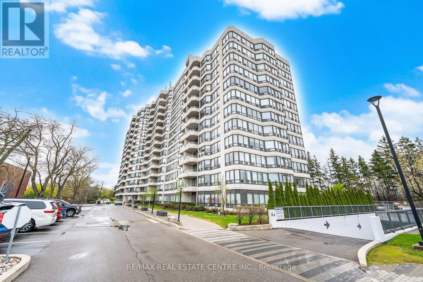 Property Photo:  8501 Bayview Avenue 1414  ON L4B 3J7 