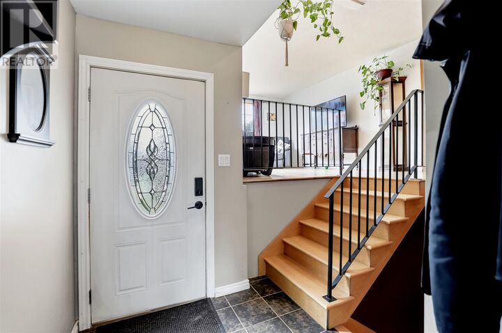 Property Photo:  82 Frontenac St  ON P6B 2A3 