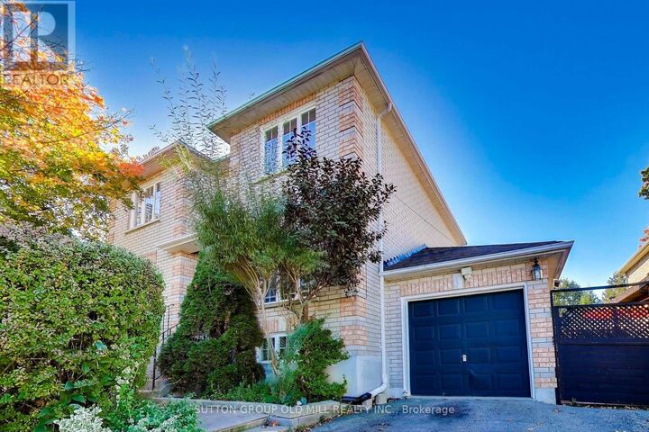 Property Photo:  2 Chelway Road  ON M1J 2T7 