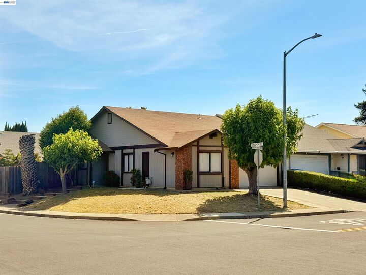 Property Photo:  460 Lisa Ann St  CA 94565 