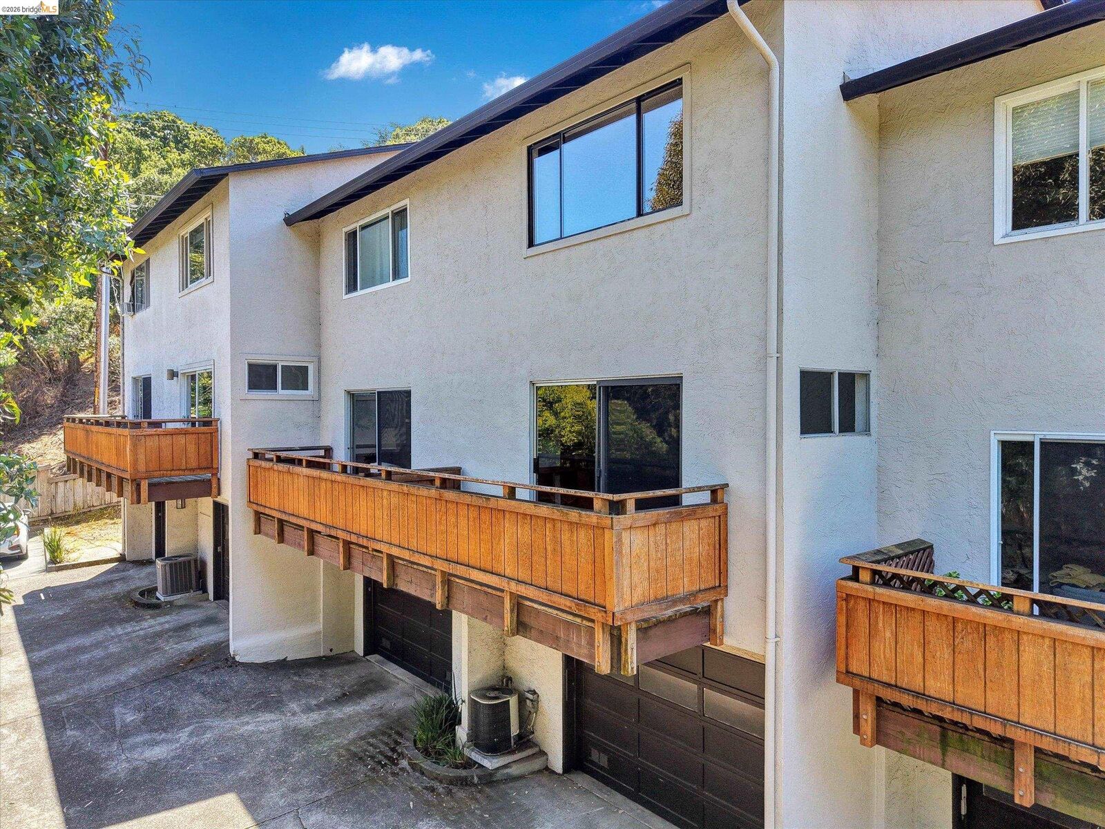 Property Photo:  81 Corte Lenosa G  CA 94904 