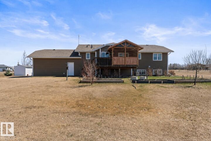 Property Photo:  42011 Township Rd 624  AB T9M 1P1 