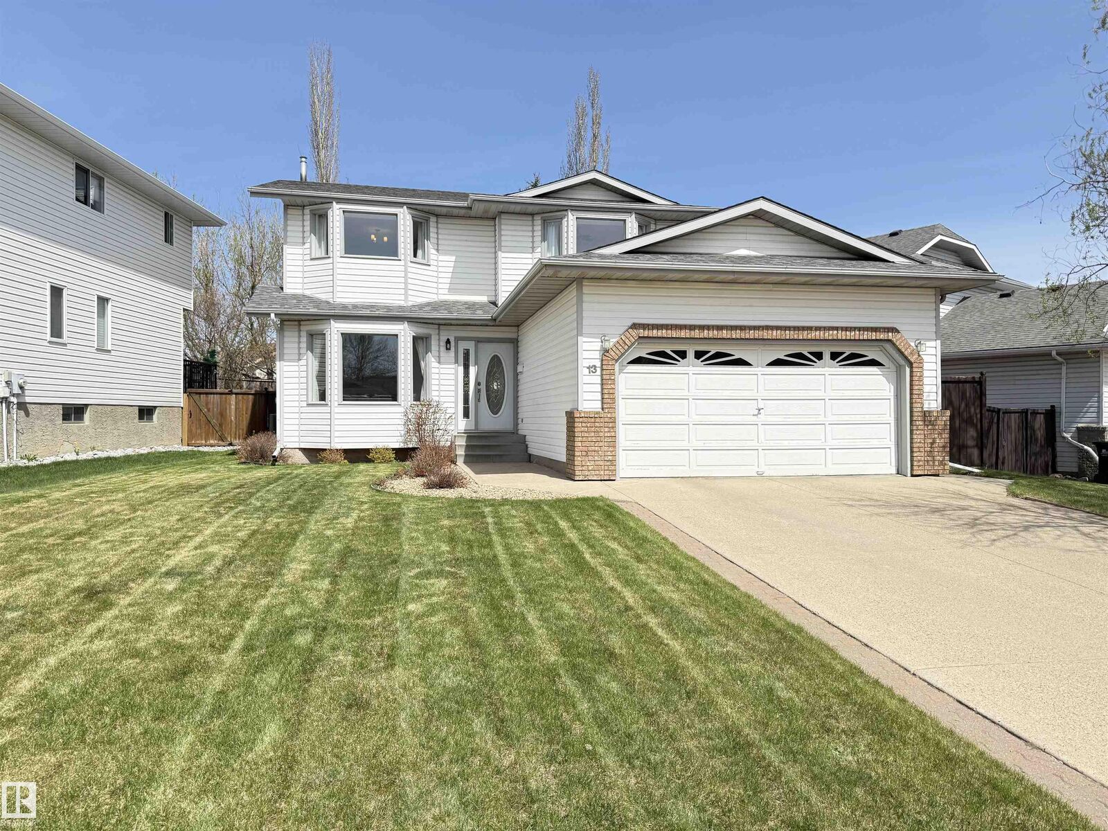Property Photo:  13 Canyon Drive  AB T8H 1N3 
