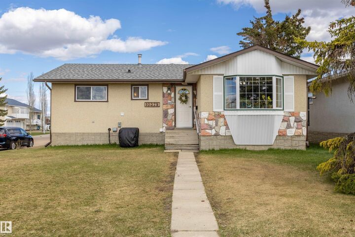 Property Photo:  10379 108 Avenue  AB T7P 1J2 