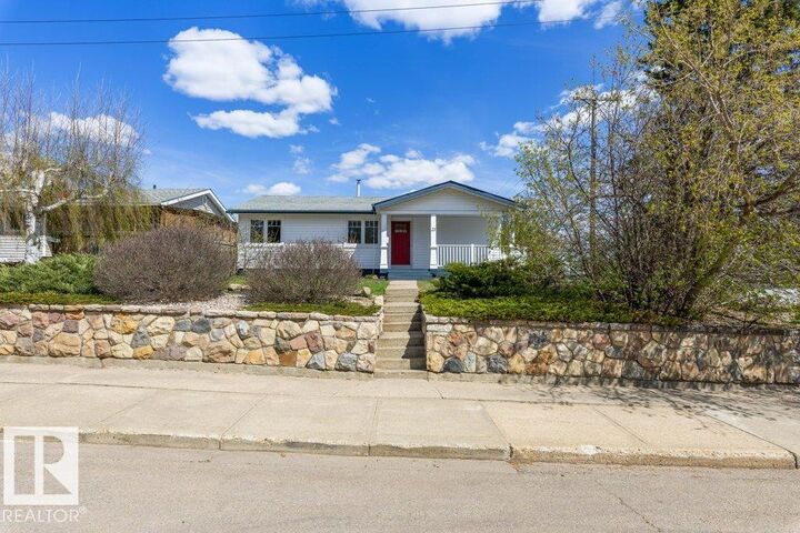 Property Photo:  21 Mill Drive  AB T8N 1J5 