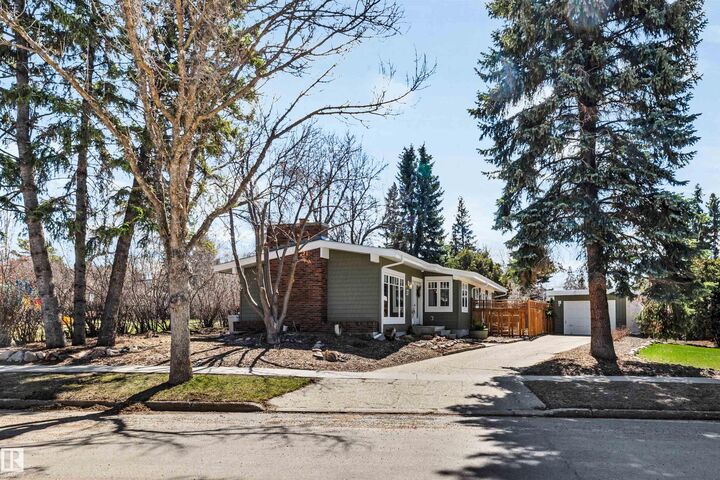 Property Photo:  37 Glenmore Crescent  AB T8N 0S6 