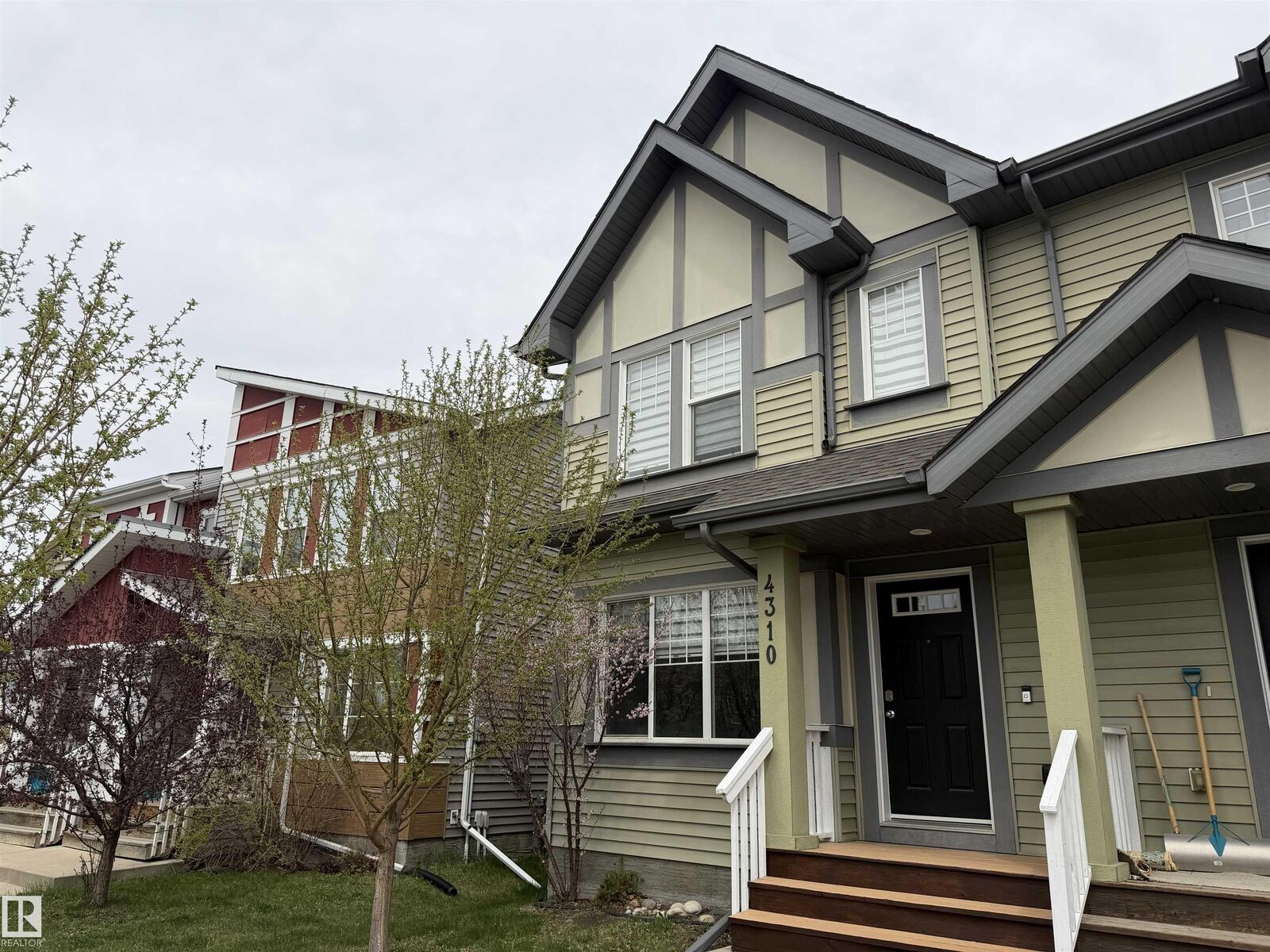 Property Photo:  4310 Prowse Link Link SW  AB T6W 2V4 