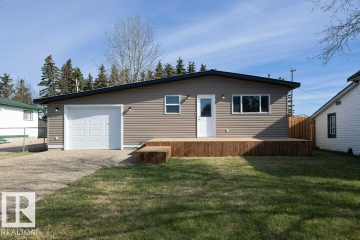 5006 50 Avenue — photo 1