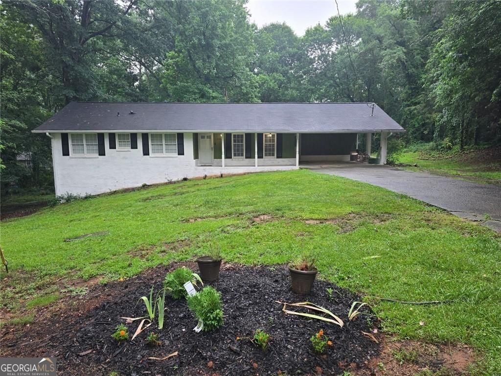 Property Photo: 2826 Manor Court GA 30078