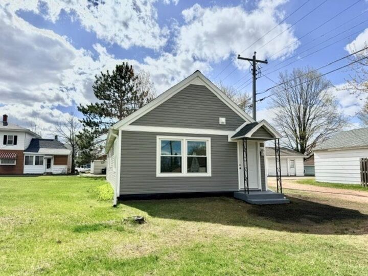 Property Photo:  704 Spruce St  WI 54452 