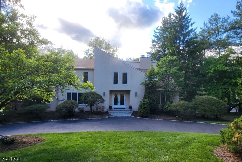 Property Photo:  15 Manchester Ct  NJ 07960 