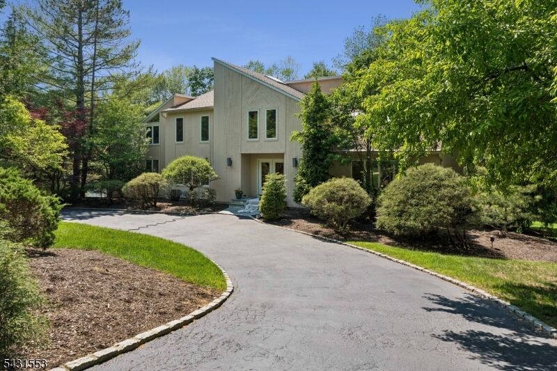 Property Photo:  15 Manchester Ct  NJ 07960 