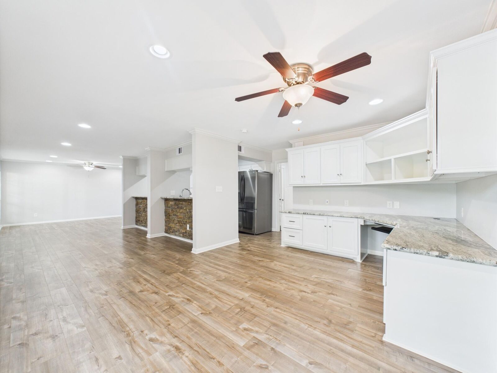 Property Photo:  5333 Richmond Avenue 11  TX 77056 