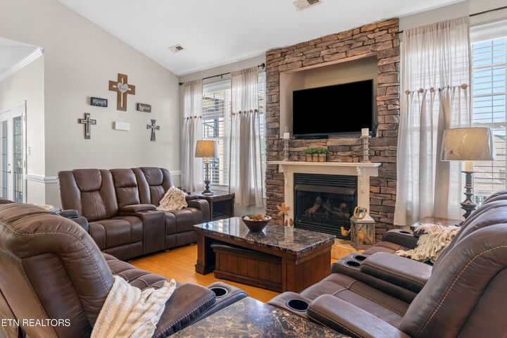 Property Photo:  6113 Stratford Park Blvd 2  TN 37912 