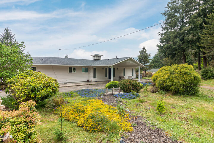 Property Photo:  6550 Curl Road  OR 97141 