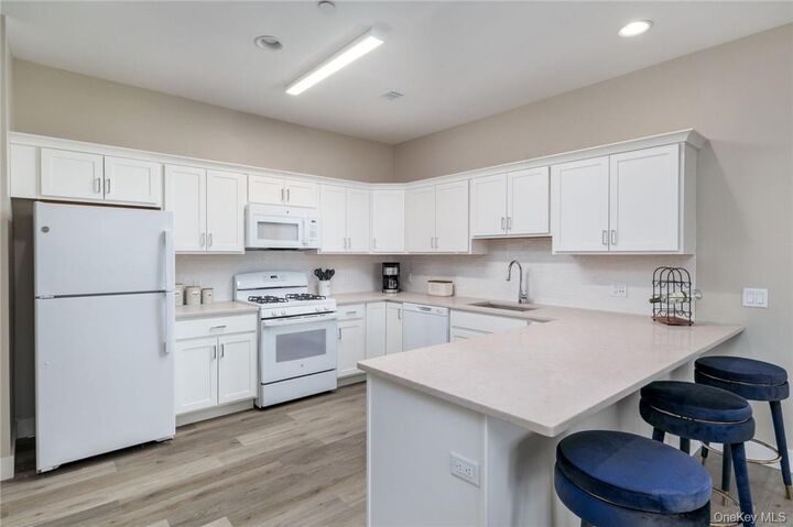 Property Photo:  6 N Midland Avenue 101  NY 10960 