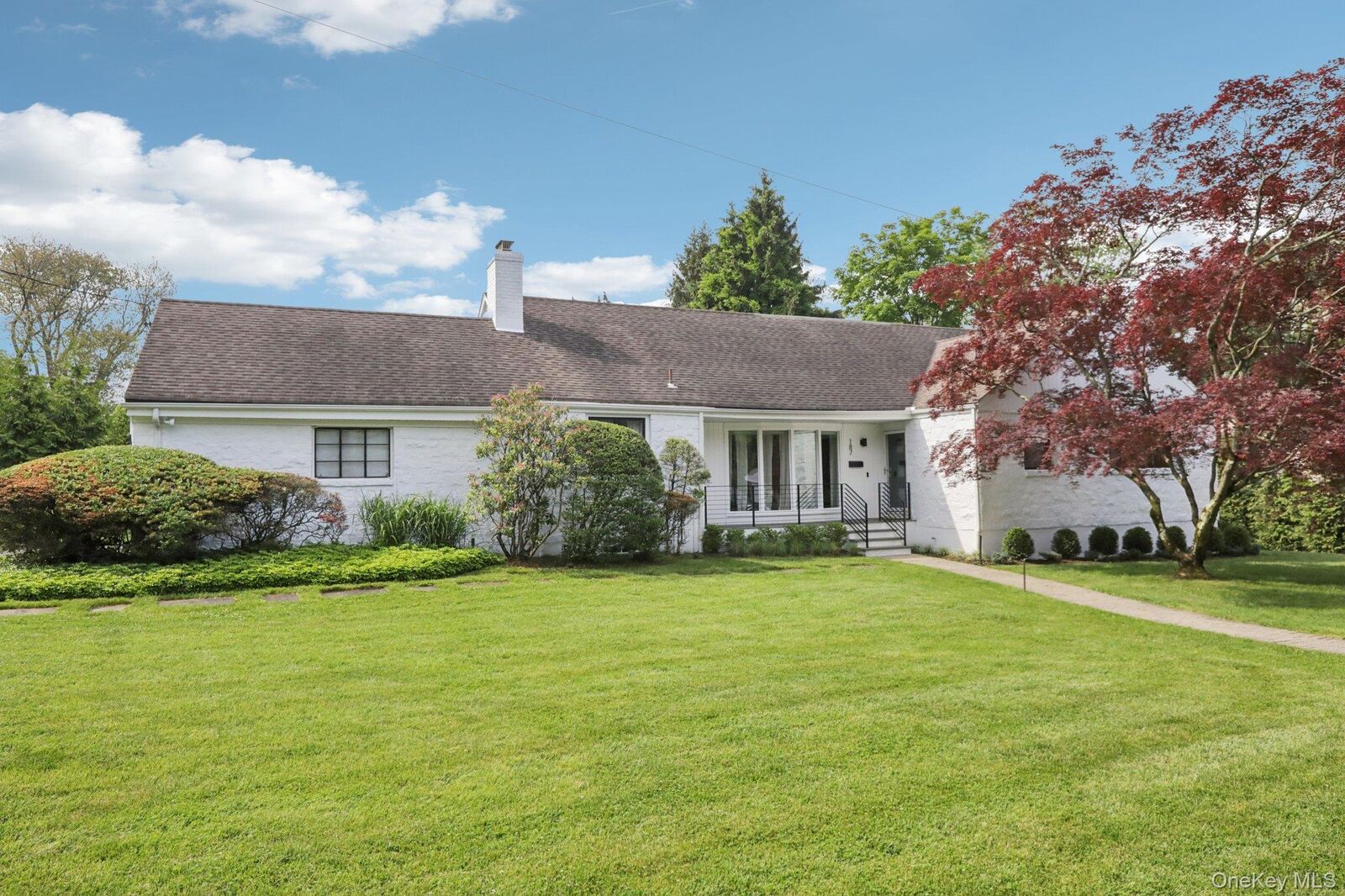 Property Photo:  187 Thornbury Road  NY 10583 