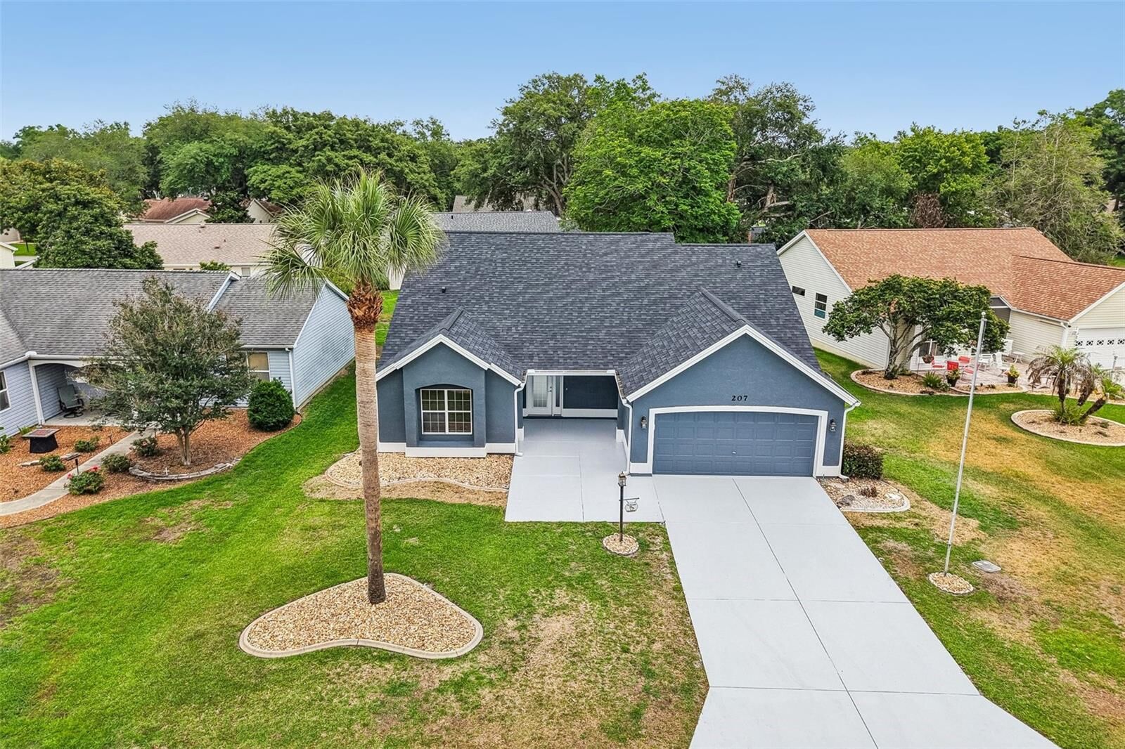 Property Photo: 207 Desota Court FL 32159