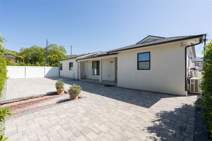 Property Photo:  2848 N Frederic  CA 91504 