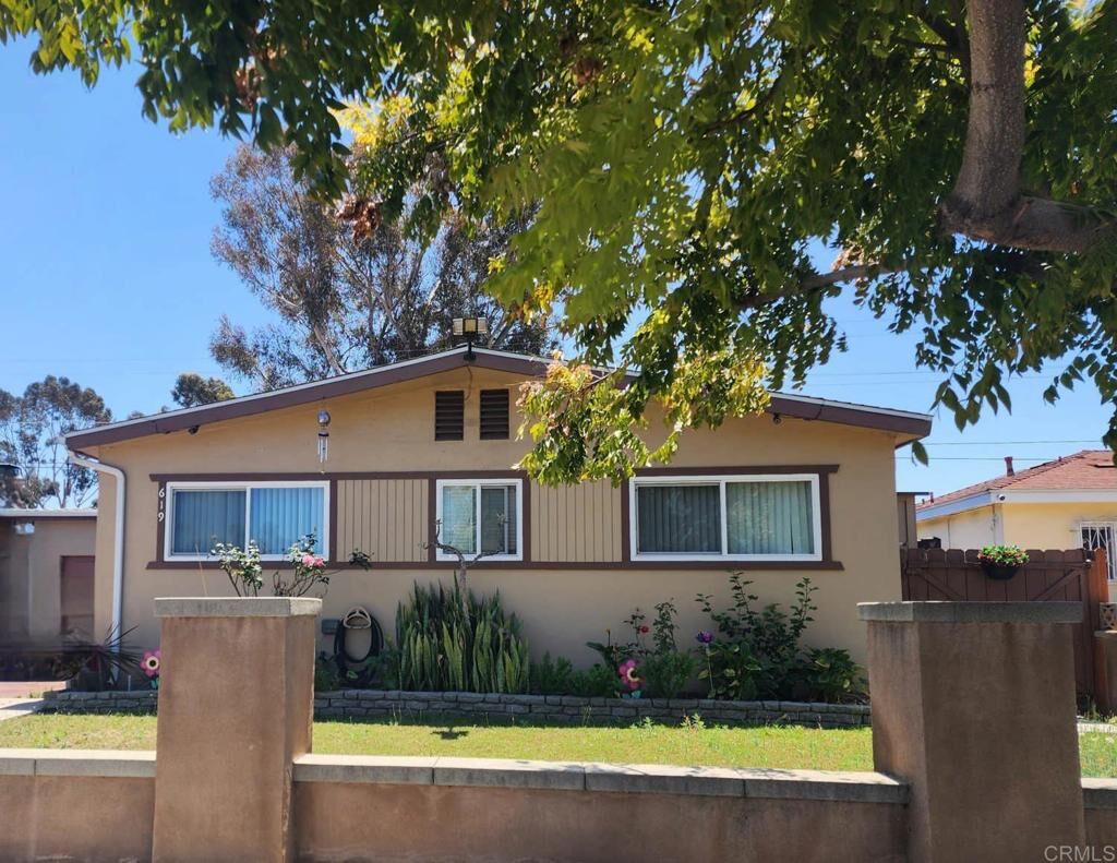 Property Photo:  619 Sandalwood Dr  CA 92021 