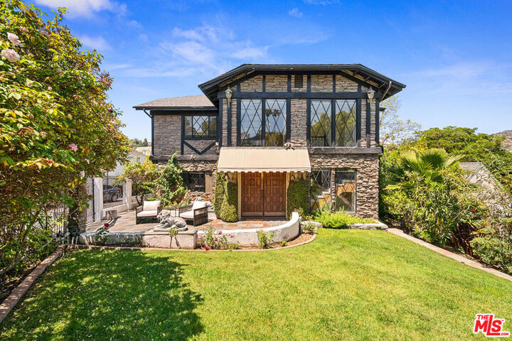 Property Photo:  2402 Hollyridge Drive  CA 90068 