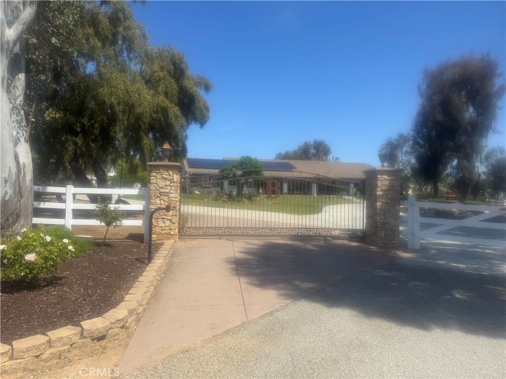 Property Photo:  41850 Calle Cerezo  CA 92592 
