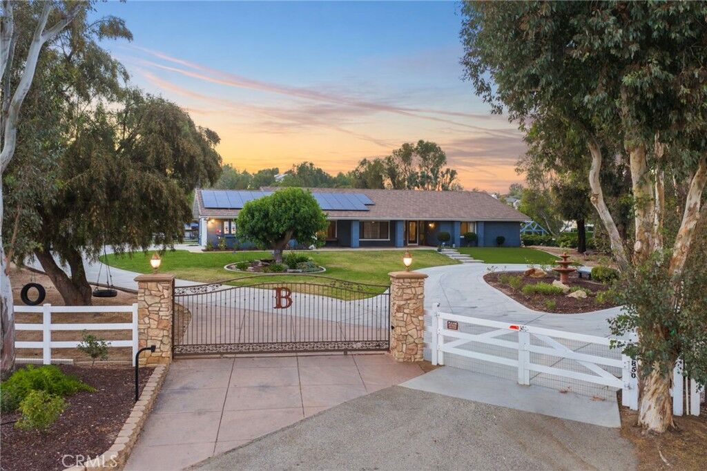 Property Photo:  41850 Calle Cerezo  CA 92592 