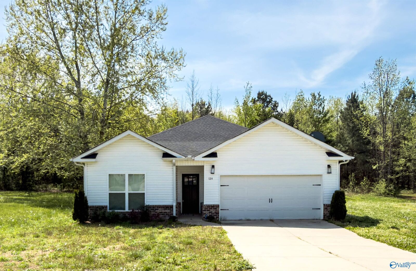 Property Photo:  124 Randall Mullins Road  AL 35773 