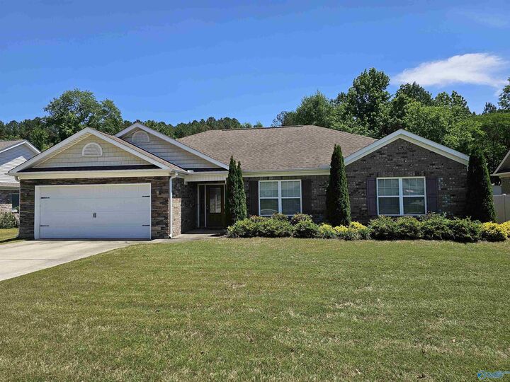Property Photo:  400 Dominion Drive SE  AL 35640 