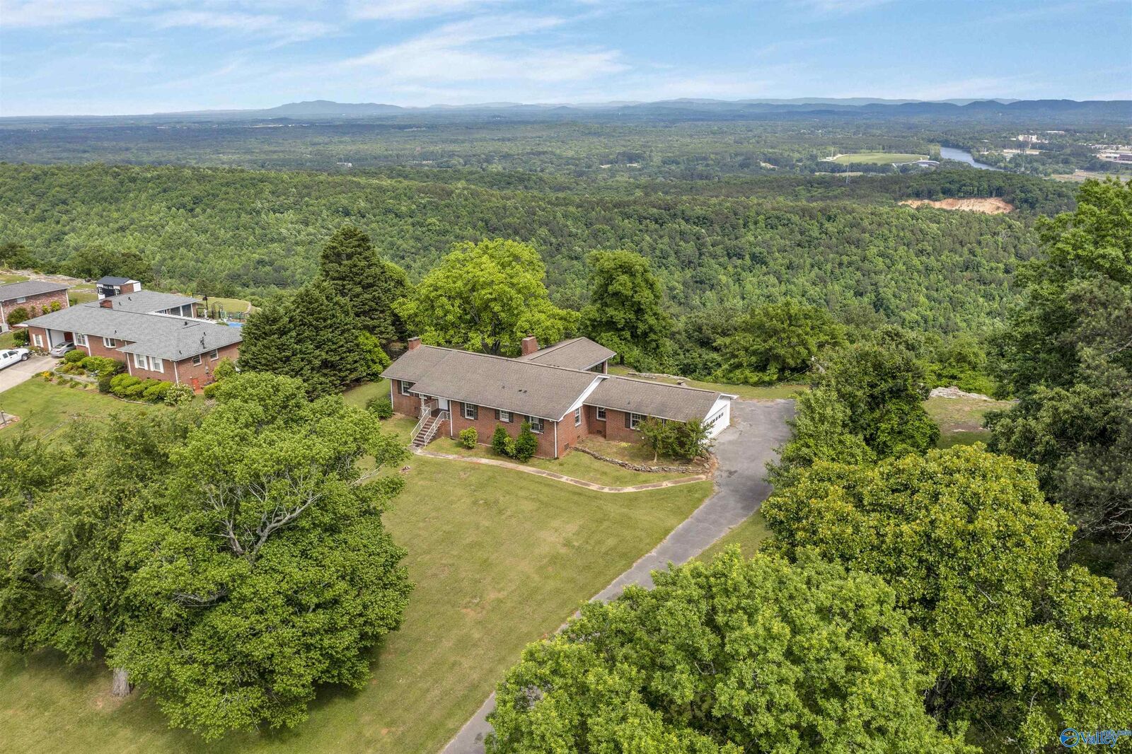 Property Photo:  1131 Bellevue Drive  AL 35904 