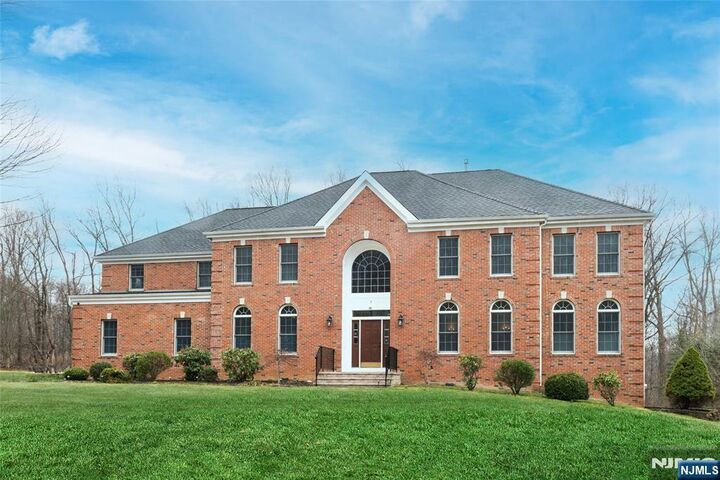 Property Photo:  5 Sherwood Court  NJ 07869 