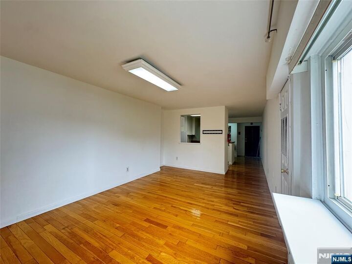 Property Photo:  333 Grand Avenue 2R  NJ 07650 