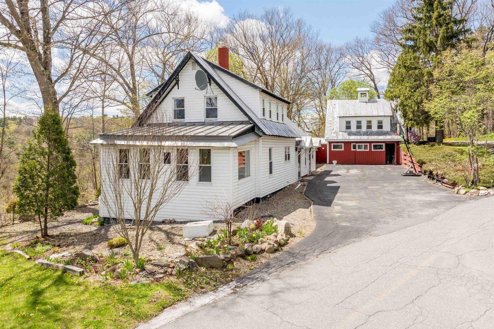 Property Photo:  265 Bank Street Extension  NH 03766 