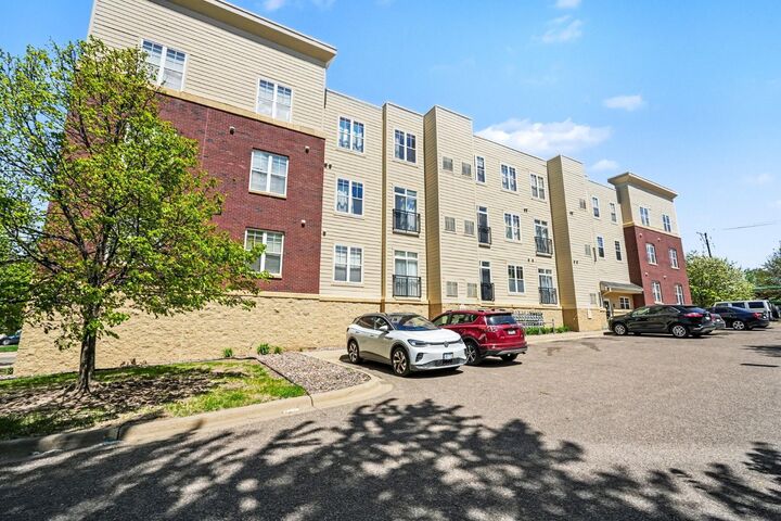 Property Photo:  1776 Maryland Avenue E 201  MN 55106 