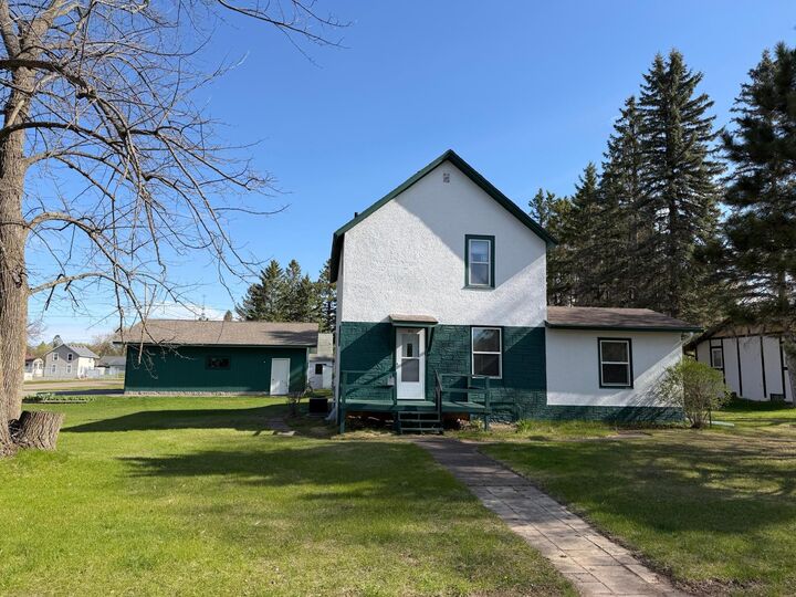 Property Photo:  913 Birch Street  MN 56441 