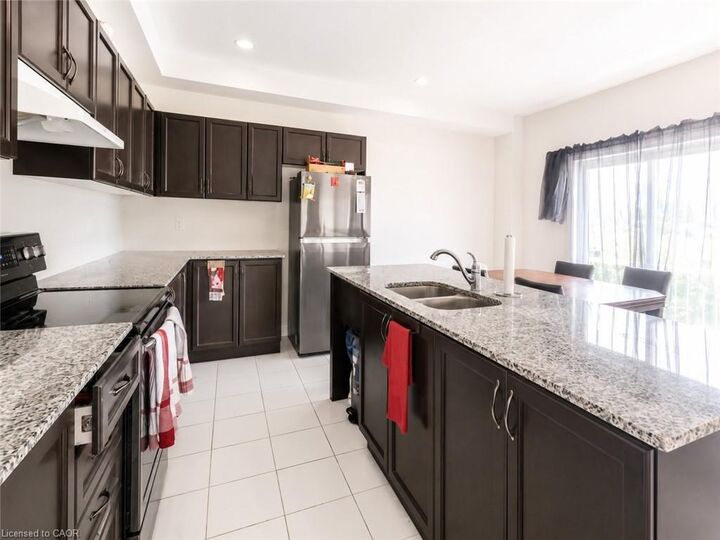 Property Photo:  407 Linden Drive  ON N3H 5L5 