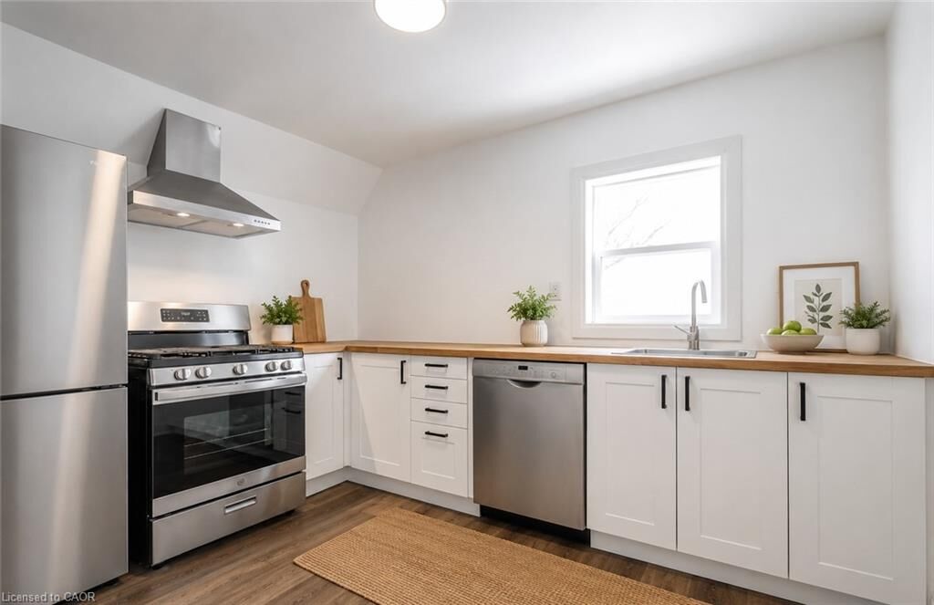Property Photo:  198 Sherman Avenue N 2  ON L8L 6M9 