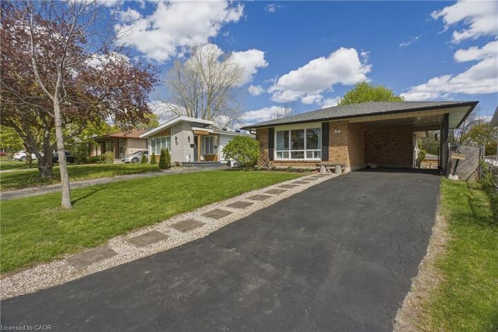 Property Photo:  19 Greendale Crescent  ON N2A 2R5 