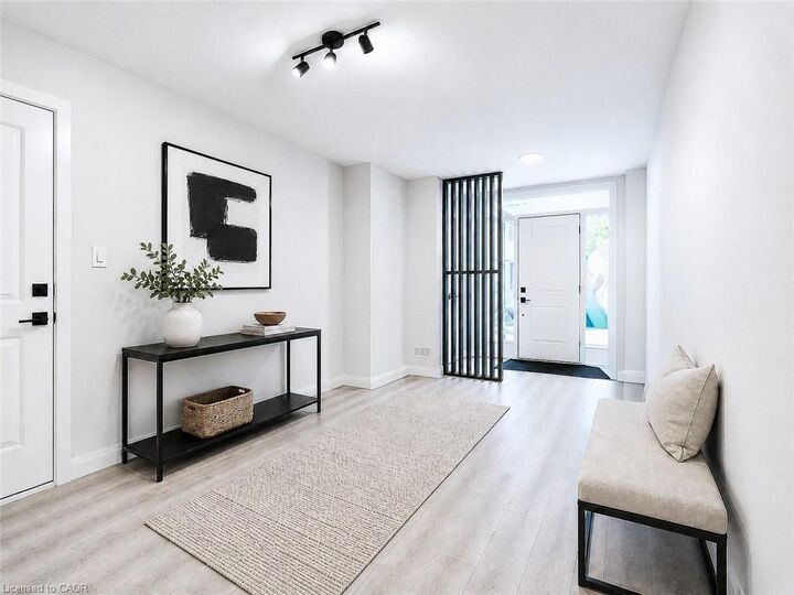 Property Photo:  143 Elgin Street N 90  ON N1R 5H6 