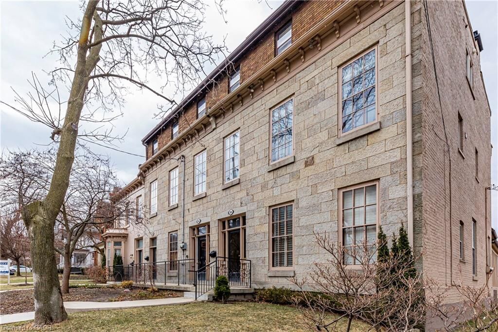 Property Photo:  212 Bay Street S  ON L8P 3J1 