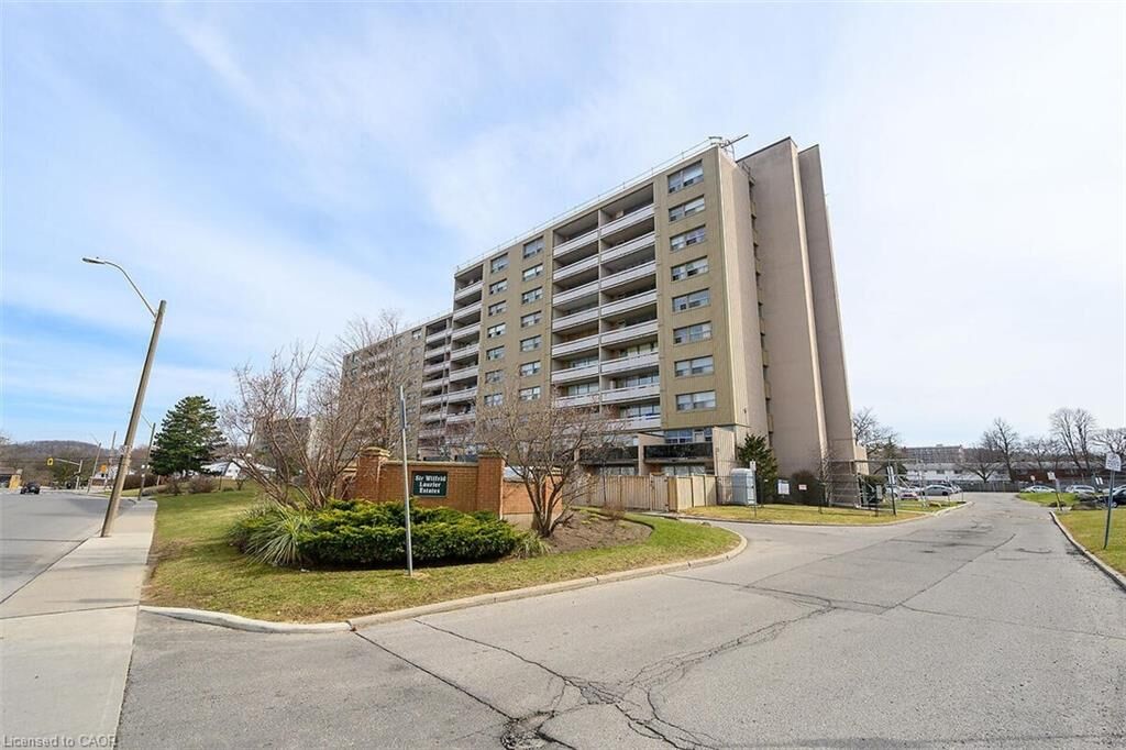 Property Photo:  15 Albright Road 811  ON L8K 5J2 