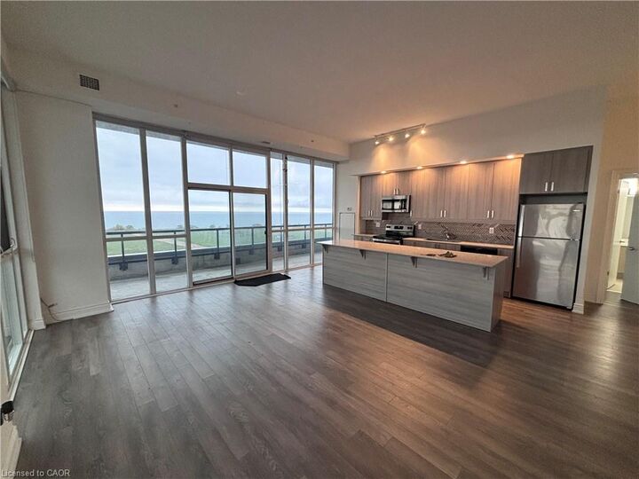 Property Photo:  550 North Service Road 905  ON L3M 0H9 