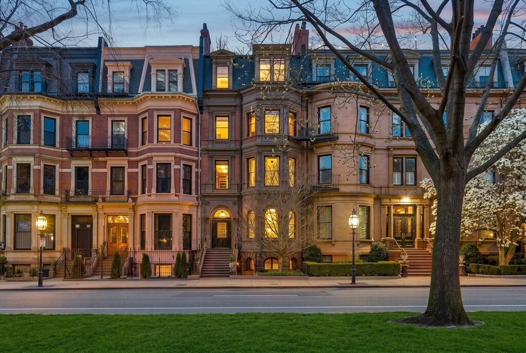 Property Photo:  55 Commonwealth Avenue  MA 02116 